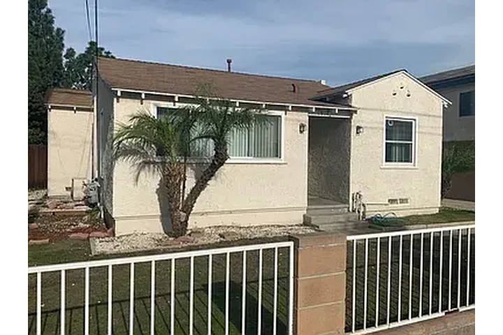 $2450 : Charming HOME IN DOWNEY image 2