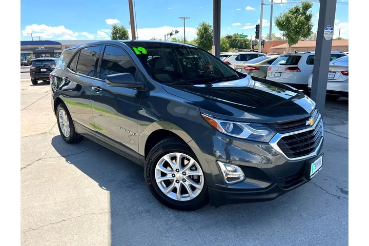 2019 Equinox LS 2WD image 3