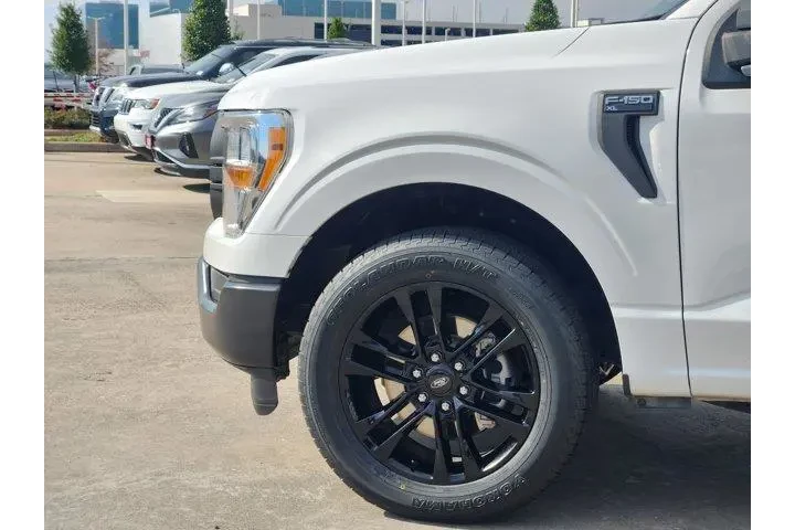 $28533 : Ford F-150 2021 4x2 XL 2dr R image 8