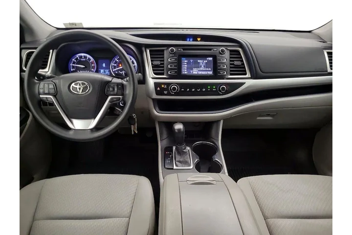 $17998 : Toyota Highlander 2016 LE 4d image 9