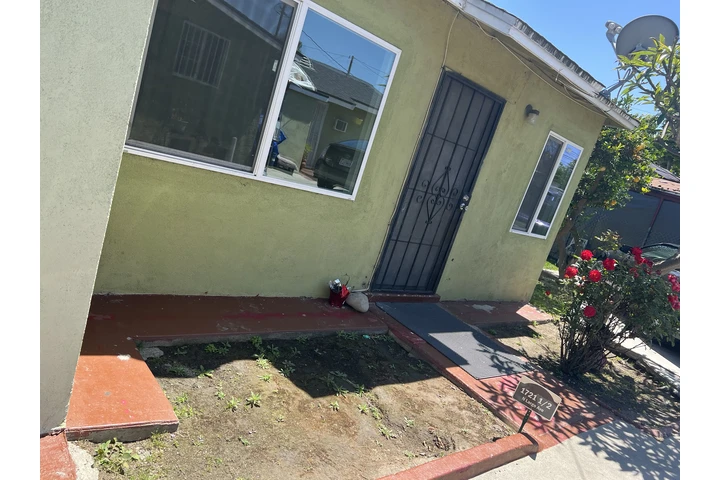 $1700 : 1Recamana Duplex Renta Compton image 2