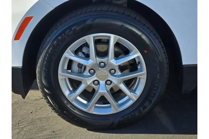 $18594 : Chevrolet Equinox 2024 LT 4d image 9