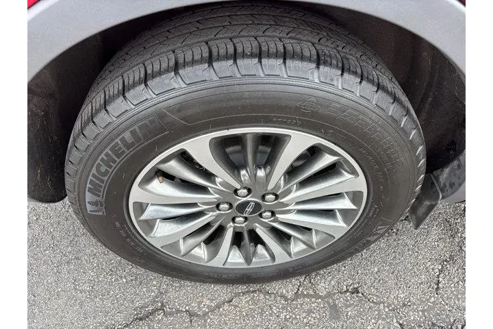 $24985 : Lincoln Nautilus 2020 4dr St image 10