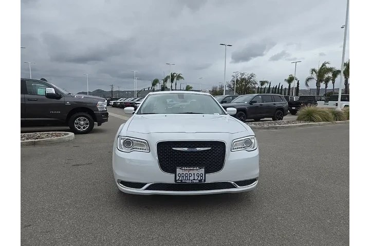 $28998 : Chrysler 300 2023 Touring 4d image 3