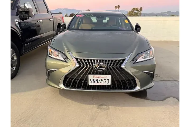 $37991 : Lexus ES 300h 2024 4dr Sedan image 2