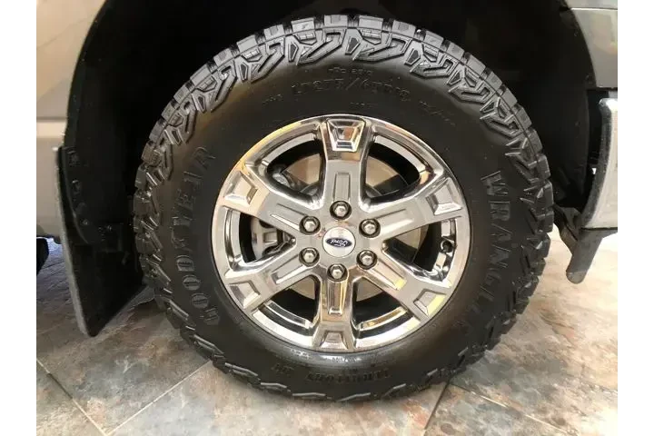 $37545 : Ford F-150 2021 4x4 Lariat 4 image 9