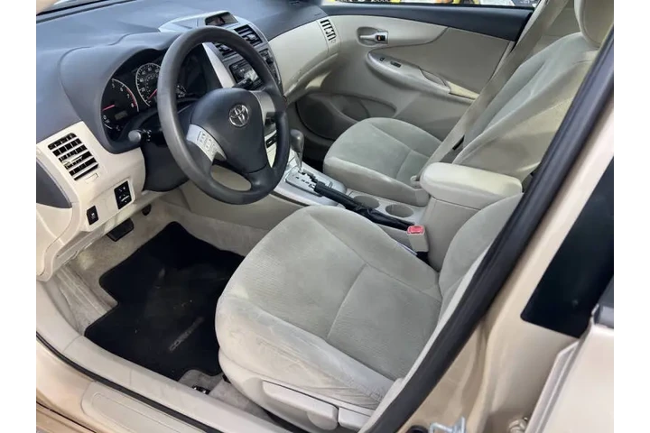 $8500 : 2012 Corolla LE image 6