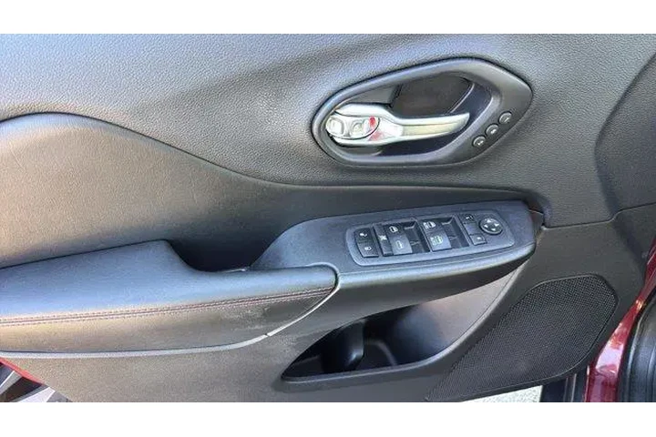 $16753 : Jeep Cherokee 2019 4x4 Trail image 9