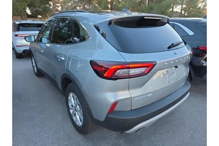 $20875 : Ford Escape 2023 AWD Active image 2