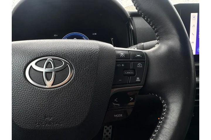 2025 Camry Hybrid XLE image 10