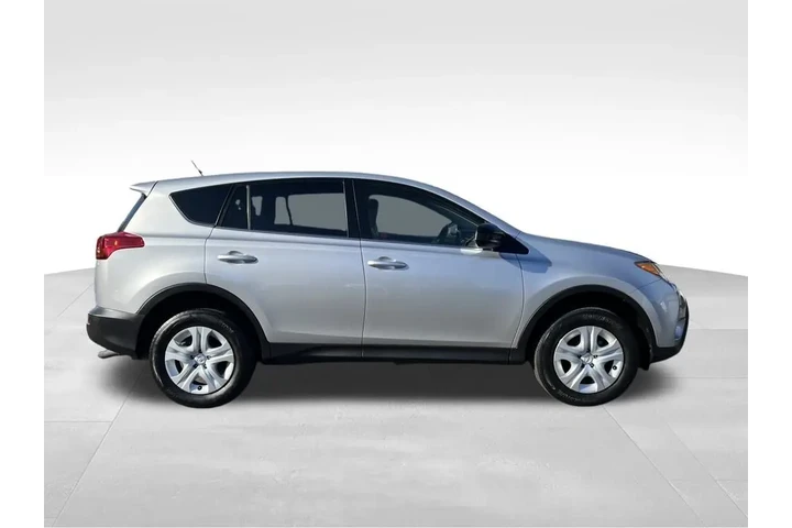 $14788 : 2015 RAV4 LE image 6