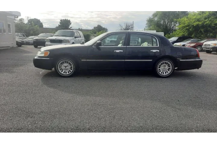 $3495 : 2000 Town Car Cartier image 6