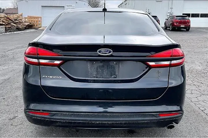 $11438 : Ford Fusion 2018 S 4dr Sedan image 9