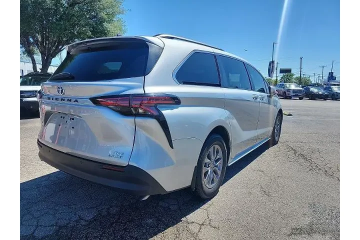 $28997 : Toyota Sienna 2021 XLE 7-Pas image 3