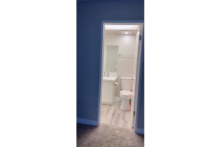 $1400 : SE RENTA CUARTO CON BAÑO image 3