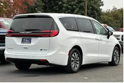 $27995 : Chrysler Pacifica Plug-In Hy thumbnail