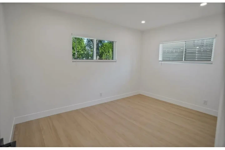 $2500 : 3 Bedroom Home In Los Angeles image 6