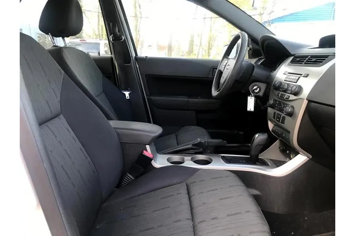 $7000 : 2011 Focus image 8