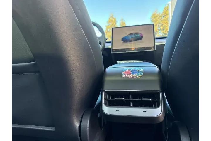 $29950 : Tesla Model Y 2023 AWD Long image 10