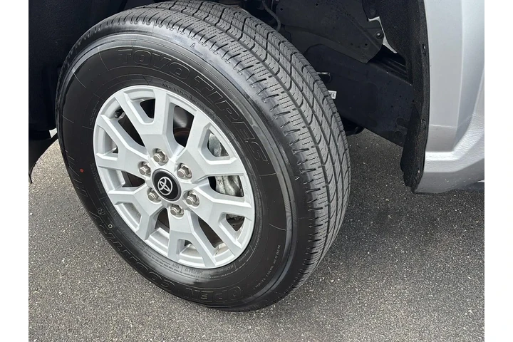 $40000 : Gold Certified 2024 TACOMA SR5 image 4