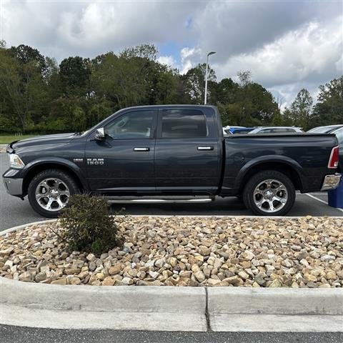 $25586 : PRE-OWNED 2016 RAM 1500 LARAM image 2