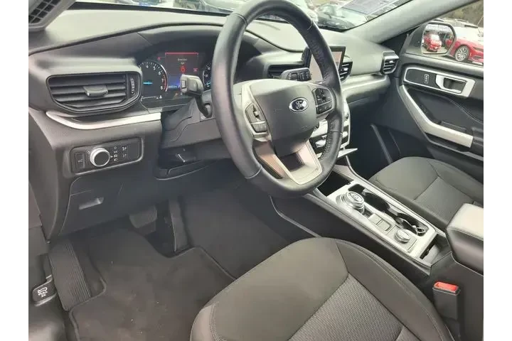 $27407 : Ford Explorer 2022 AWD XLT 4 image 9