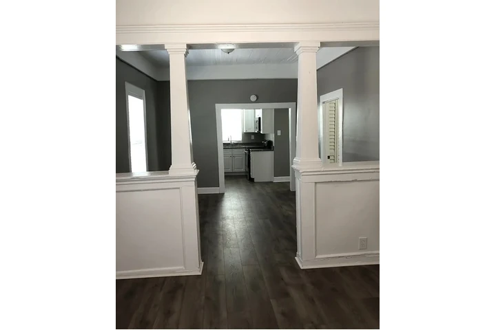 $900 : Newly renovated Hardwood floor image 2