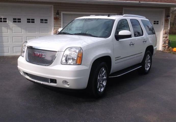 $7000 : 2011 GMC Yukon DENALI image 2