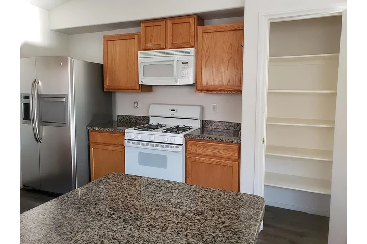$1200 : North Las Vegas - Listo image 5