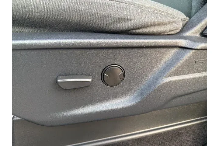 $35878 : Ford F-150 2023 4x4 XLT 4dr image 10