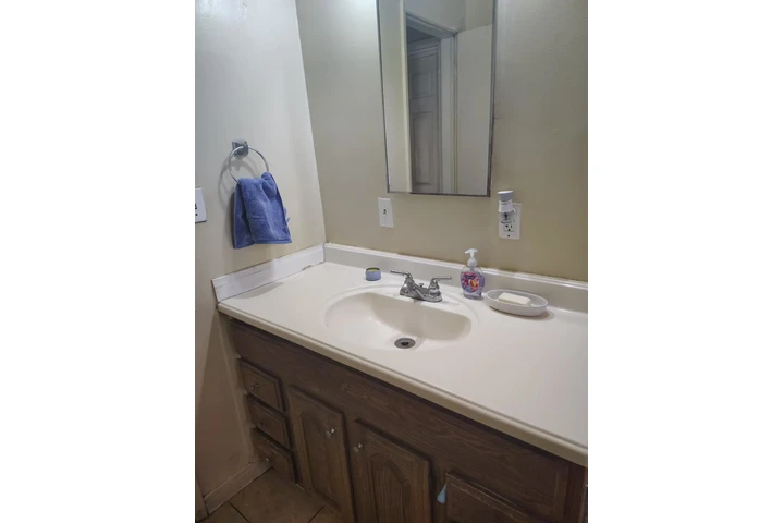 $1100 : Cuarto Privado | Glendale, CA image 2