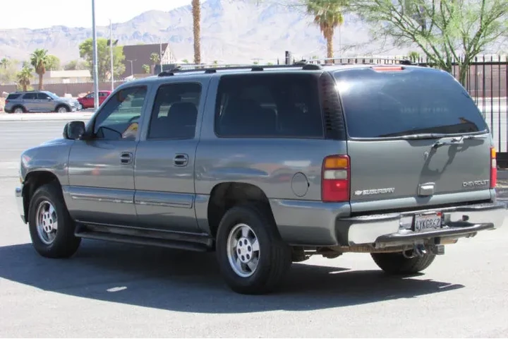 $4995 : 2002 Suburban 1500 LT image 7