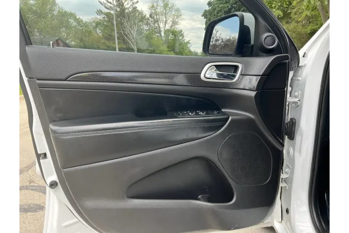 $18997 : 2018 Grand Cherokee Altitude image 10