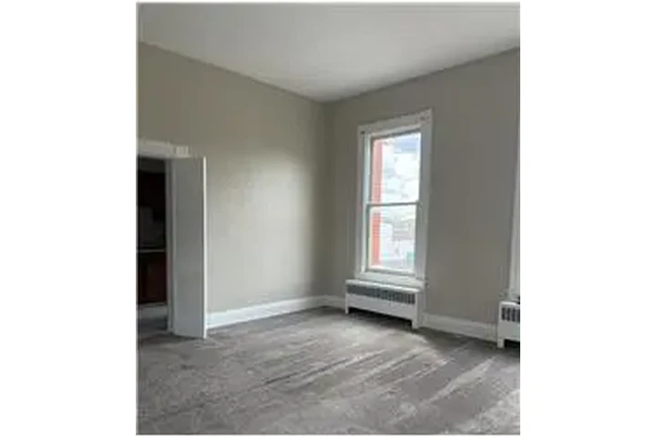 $1395 : Rental property with 1 bedro image 3