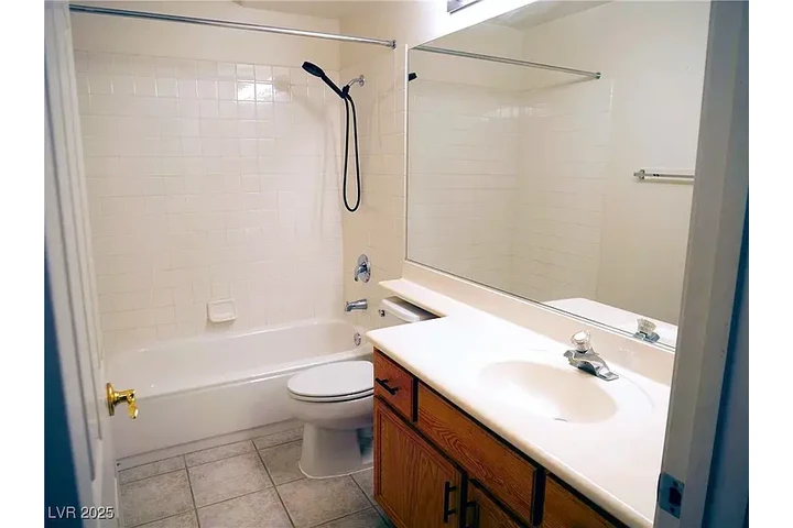 $1100 : 6508 Alpine Forest Ct, Las Veg image 8