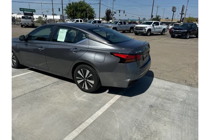 $15999 : 2021 Altima 2.5 SV image 4