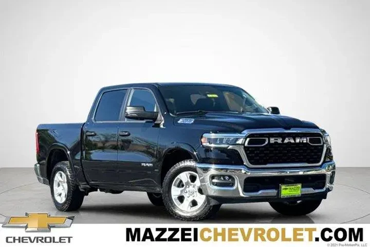 $33725 : Ram 1500 2025 4x4 Big Horn 4 image 1