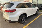 $27372 : Pre-Owned 2019 Highlander XLE thumbnail