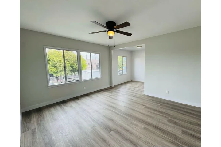 $1900 : 2 Bed Apartment in Los Angeles image 5