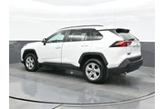 $25244 : Toyota RAV4 2021 AWD XLE 4dr thumbnail