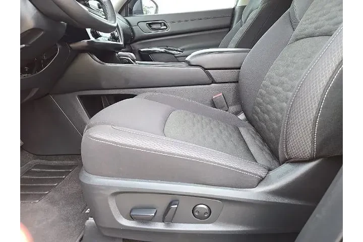 $31981 : Nissan Pathfinder 2025 SV 4d image 5