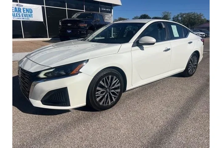 $19995 : Nissan Altima 2023 2.5 SV 4d image 2
