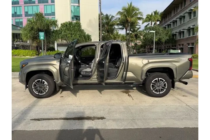 $39918 : Toyota Tacoma 2024 4x2 TRD S image 10