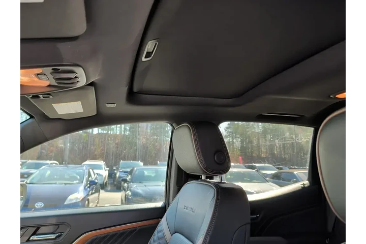 $40000 : GMC Canyon 2023 4x4 Denali 4 image 9