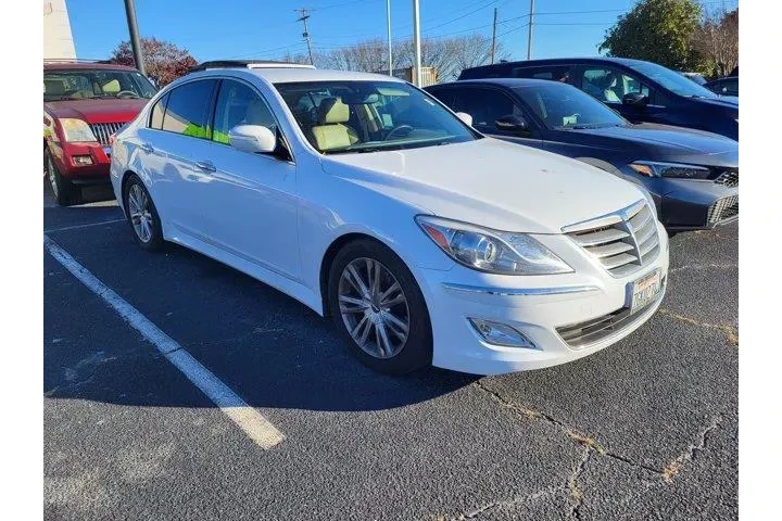 $11013 : Hyundai Genesis 2014 3.8L 4d image 3