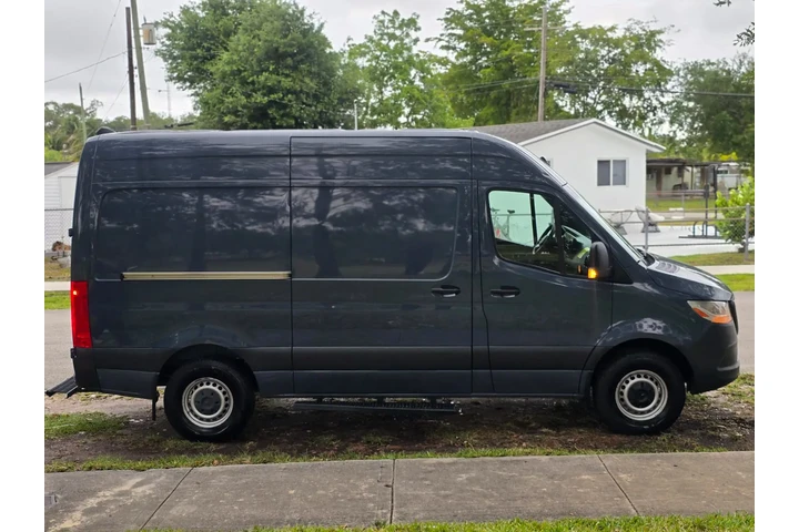 $27900 : MERCEDES BENZ SPRINTER 2500 image 2