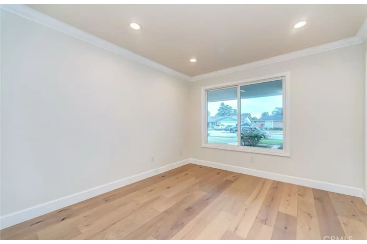 $2550 : 3 Bedroom in Koreatown, LA image 4