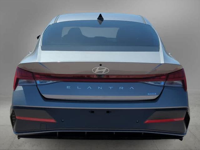 $29660 : New 2024 Hyundai ELANTRA HYBR image 4