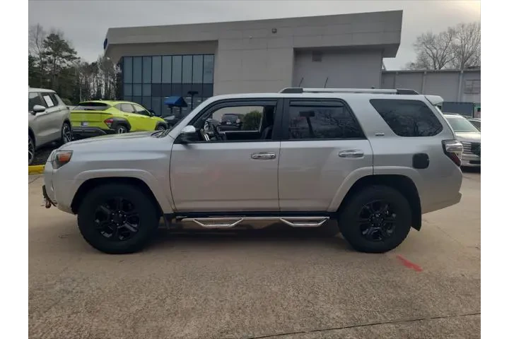 $31353 : Toyota 4Runner 2022 4x2 SR5 image 3
