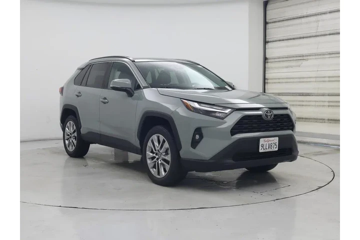 $31998 : Toyota RAV4 2023 AWD XLE Pre image 1